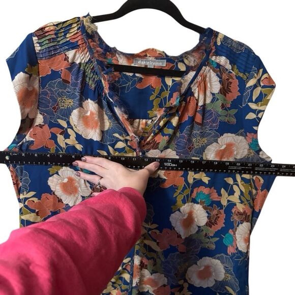 Daniel Rainn- Bernal Split Neck Blouse Blue Floral, Size XL - Picture 4 of 6